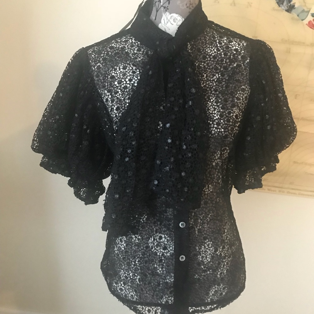 Modalistas NYC puff sleeve net fabric top!
